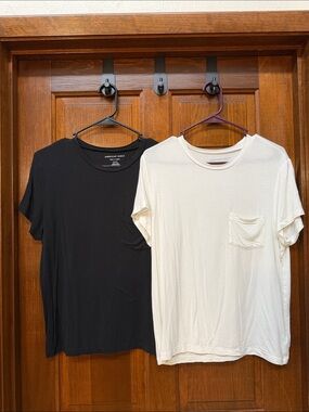 American Eagle Soft & Sexy Crew Neck Tee — Black & White